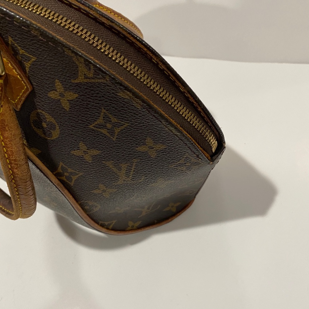 Louis Vuitton Ellipse PM Handbag - Picture 4 of 13